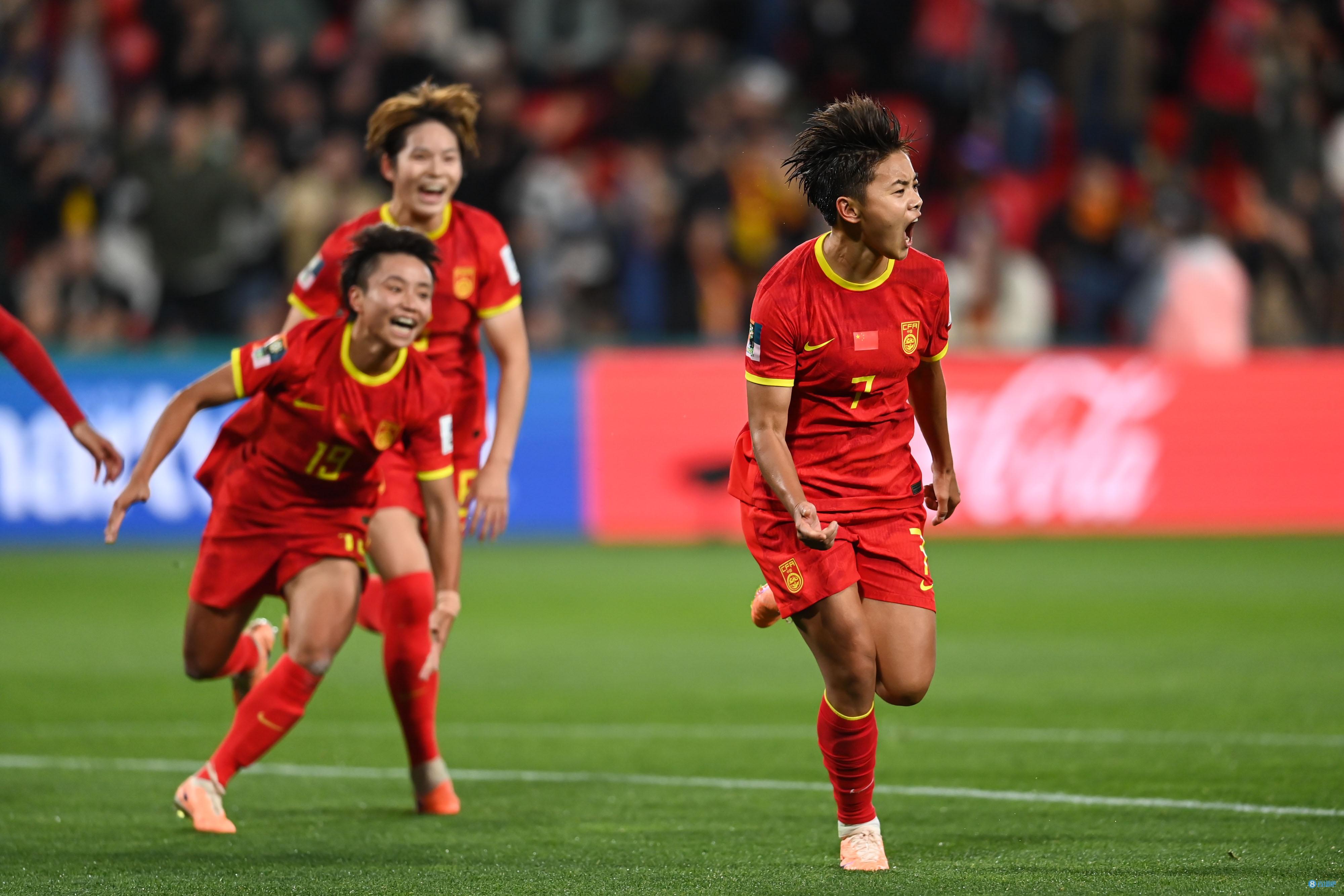 英格兰女足热火朝天，击败实力对手