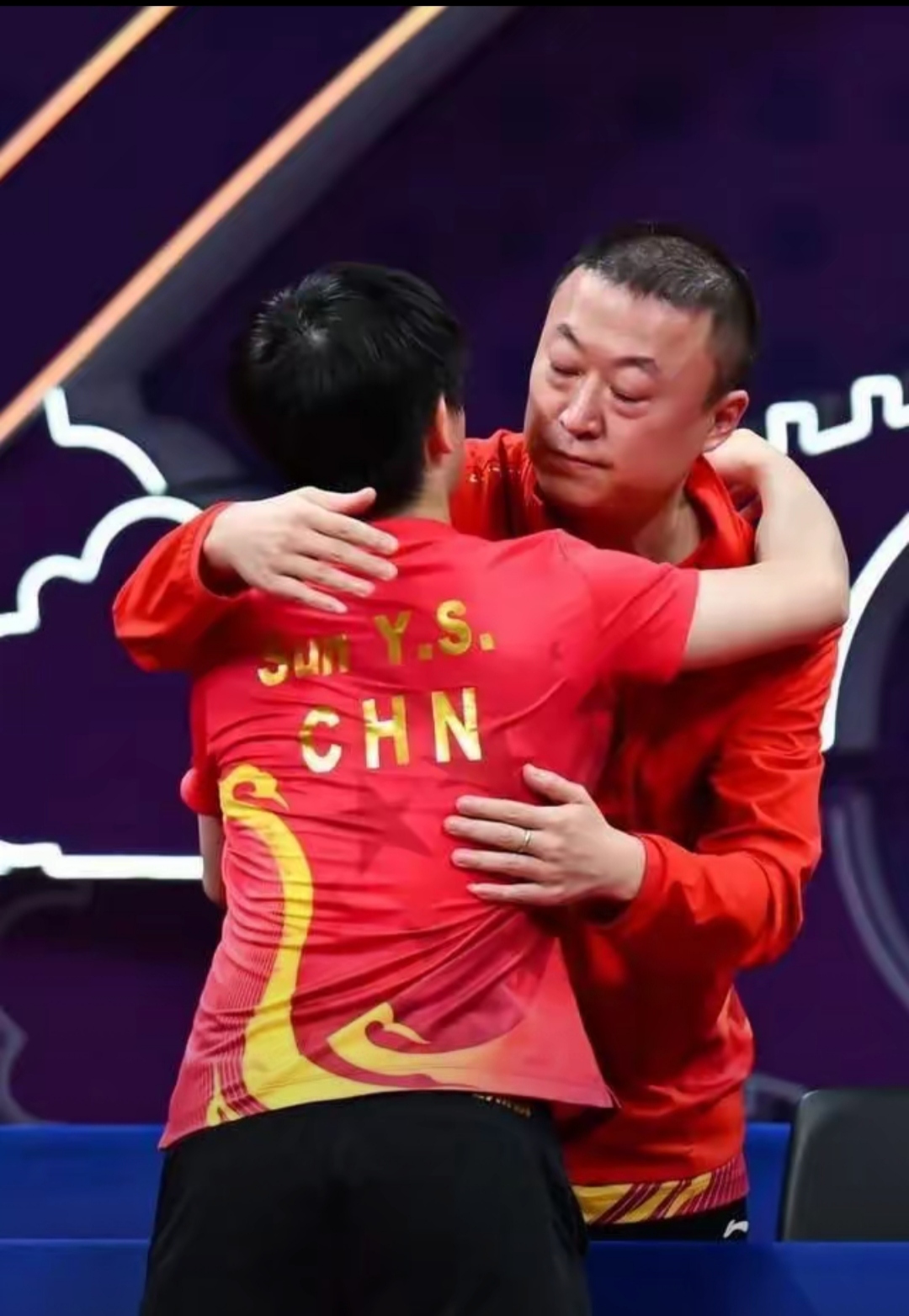 包含阿扎伦卡焦点对战，莎拉波娃与60激战曼联分钟，最后时刻胜出胜负难料！的词条