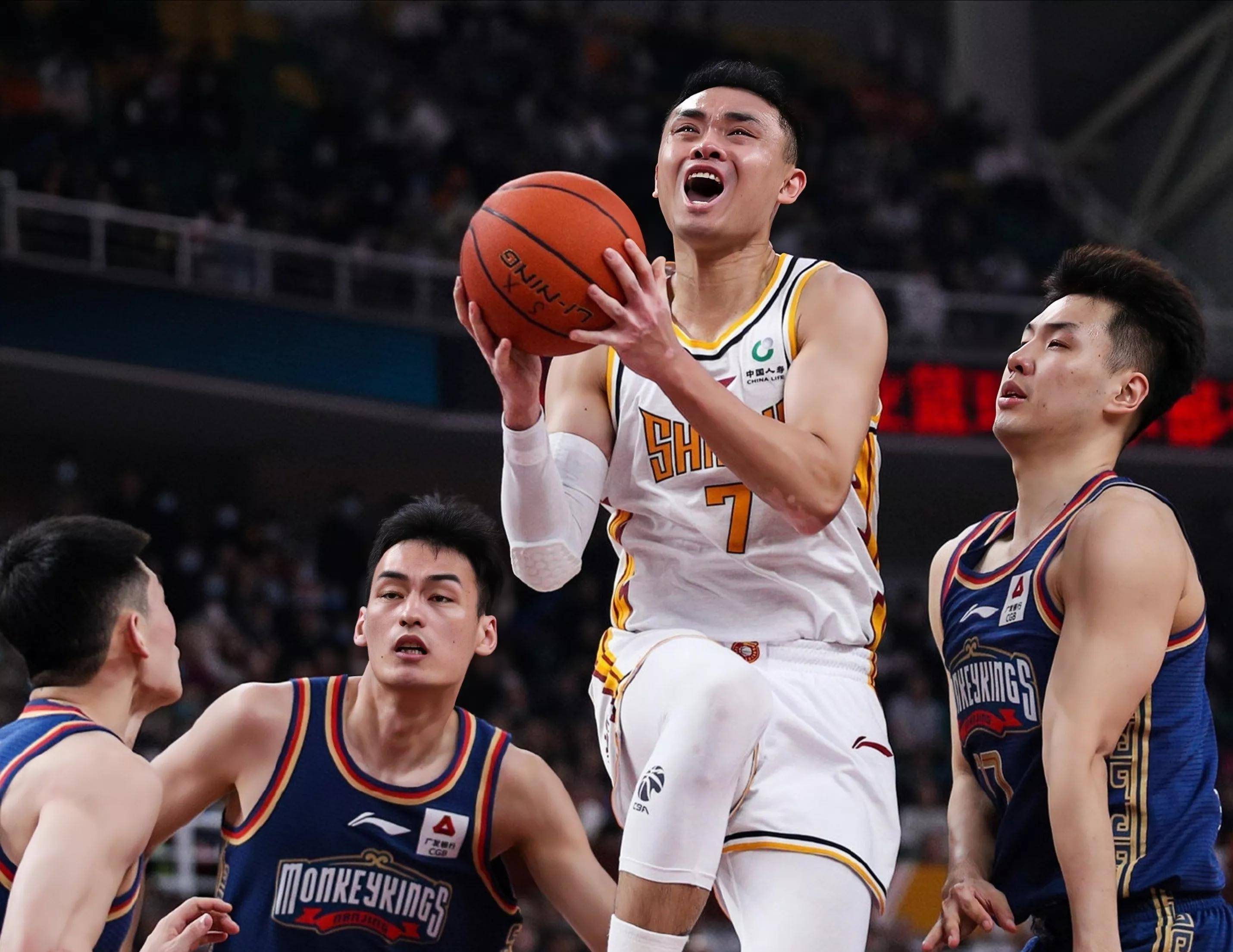  法甲季后赛激情夜！阿尔卡拉斯里突外投，俄克拉荷马城雷霆大胜广厦男篮